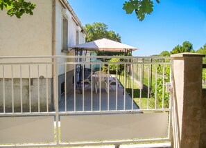 Terrace/patio - Homerez - Apartment in Breuillet (Breuillet)