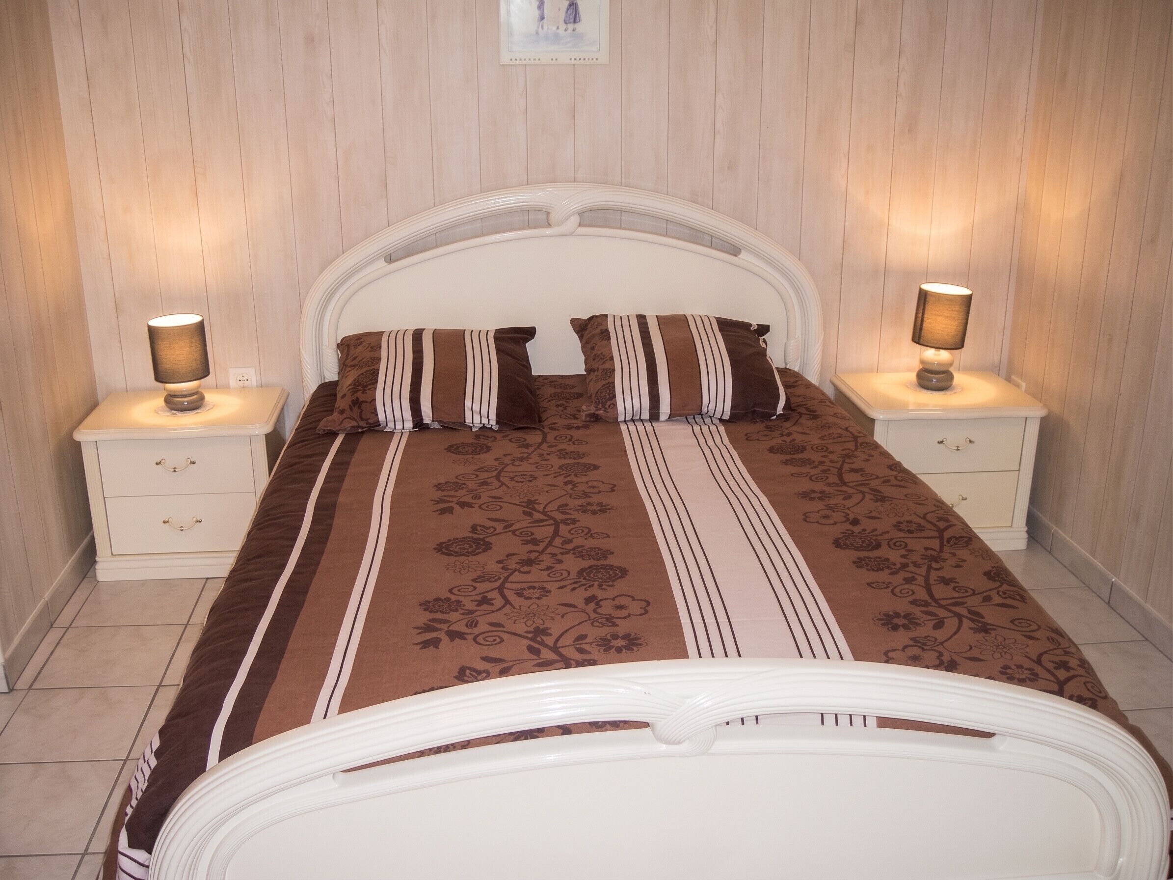 2 slaapkamers, een strijkplank/strijkijzer, reisbedje, gratis wifi