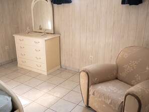 Interior - Homerez - Apartment in Breuillet (Breuillet)