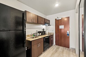 Fridge, microwave, coffee/tea maker - Cobblestone Hotel & Suites - Two Rivers (Two Rivers)