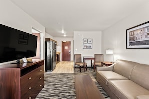 Premium bedding, pillow-top beds, individually decorated - Cobblestone Hotel & Suites - Two Rivers (Two Rivers)