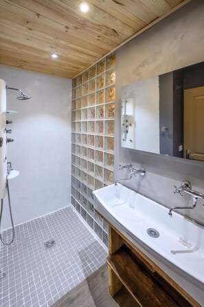 Shower - Homerez - Apt in Orcières – Mtn View. (Orcières)