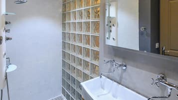 Baignoire, serviettes fournies