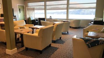 فطور أوروبي مجانًا يوميًا