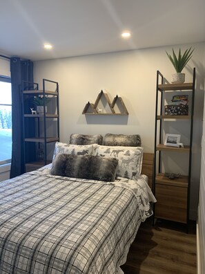 5 bedrooms, iron/ironing board, free WiFi, bed sheets