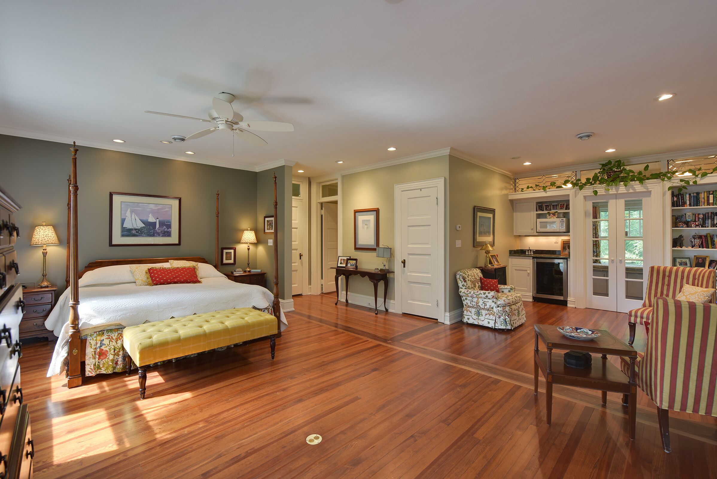 Lake Country Retreat- 35 Minutes from Democratic Convention in Milwaukee