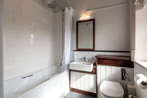 Double or Twin Room | Bathroom