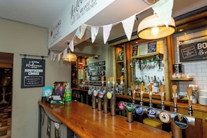 Bar (on property) - Southern Cross  (Watford)