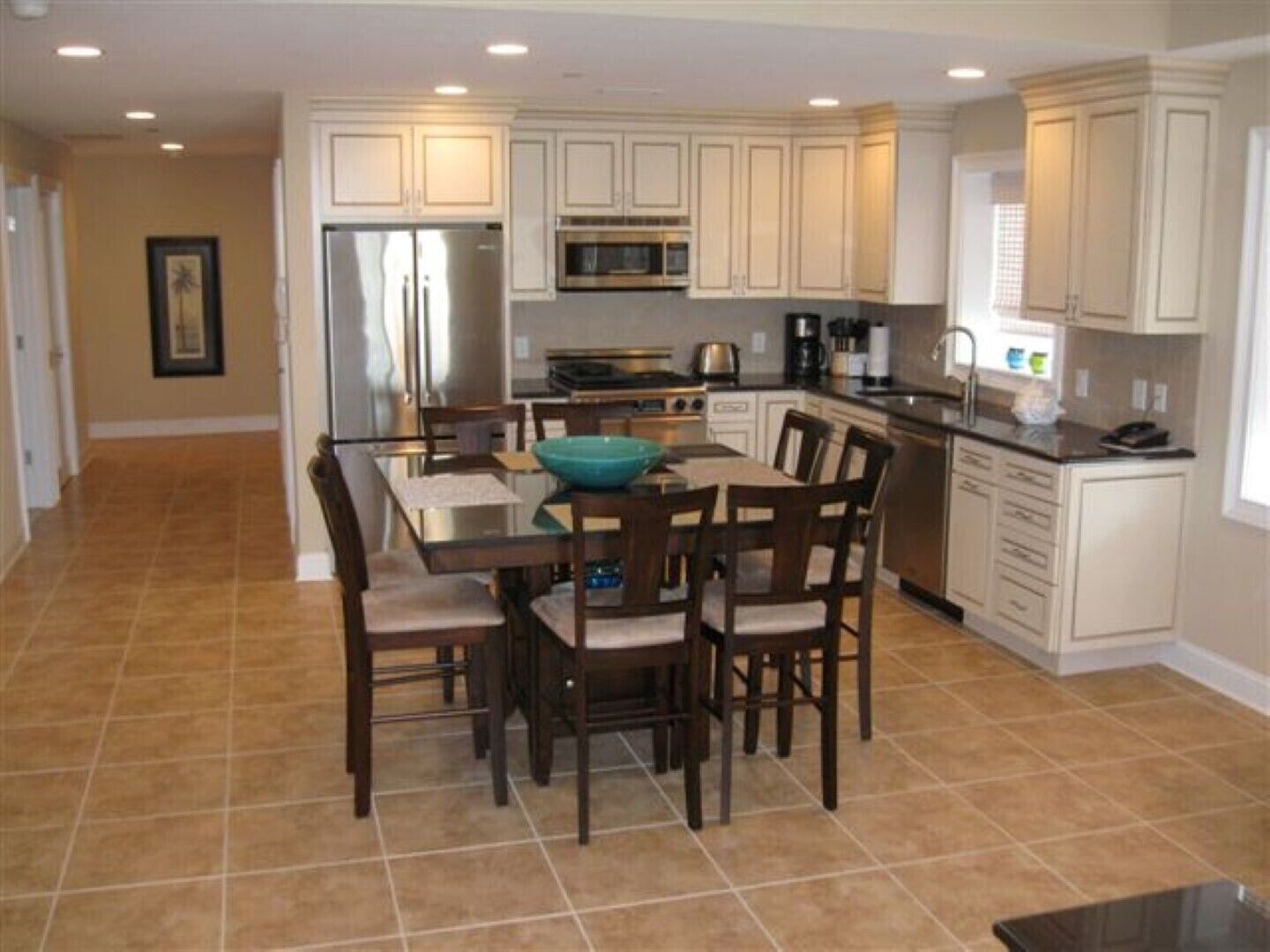 Fridge, microwave, oven, coffee/tea maker