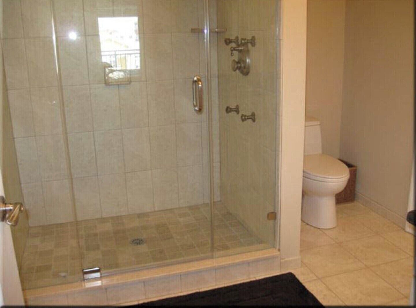 Bañera con ducha, secador de pelo
