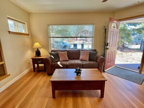 Älytelevisio, DVD-soitin, kirjoja