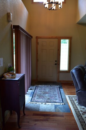 2 soverom, strykejern/-brett, wi-fi (inkludert) og sengetøy