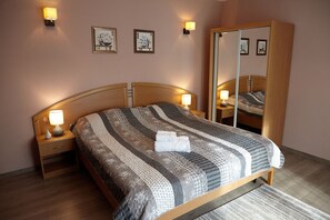 2 Schlafzimmer, Zimmersafe, Bügeleisen/Bügelbrett, WLAN