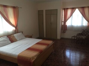 3 bedrooms, WiFi - MauriceVilla-Bungalow (Tema)