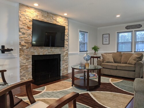 Lakeview Five Bedrooms Cape Cod Near Quantico and Historic Fredericksburg