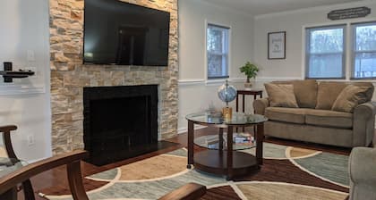 Lakeview Five Bedrooms Cape Cod Near Quantico and Historic Fredericksburg