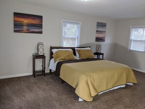 5 bedrooms, iron/ironing board, WiFi, bed sheets