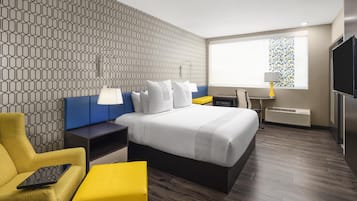 Kamar Standar, 1 Tempat Tidur King, Bebas Asap Rokok, lemari es | Seprai premium, bantalan ekstra lembut, dan ruang kerja ramah laptop