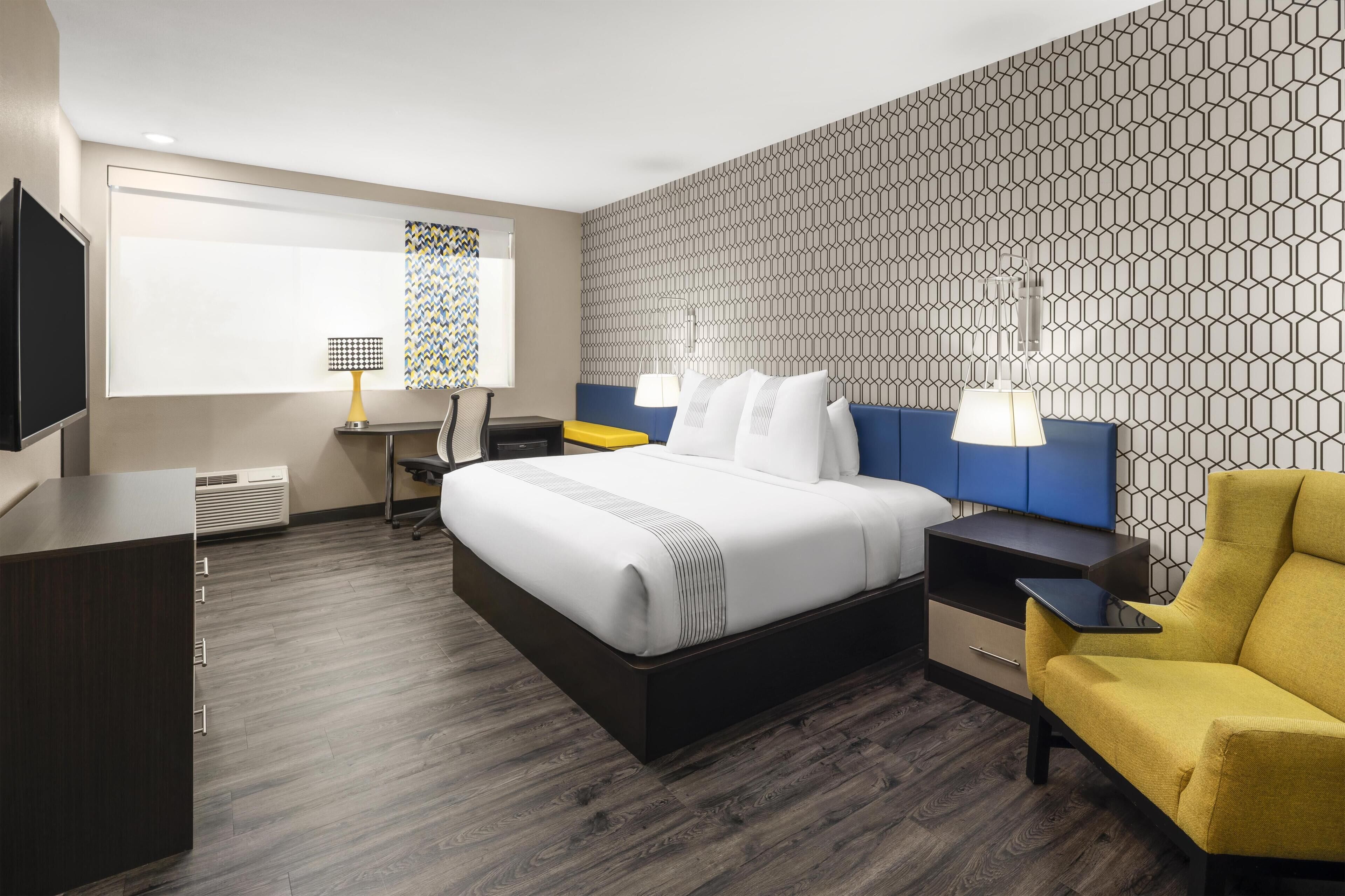 Standard Room, 1 King Bed, Accessible, Refrigerator | Premium bedding, pillow-top beds, laptop workspace, blackout curtains