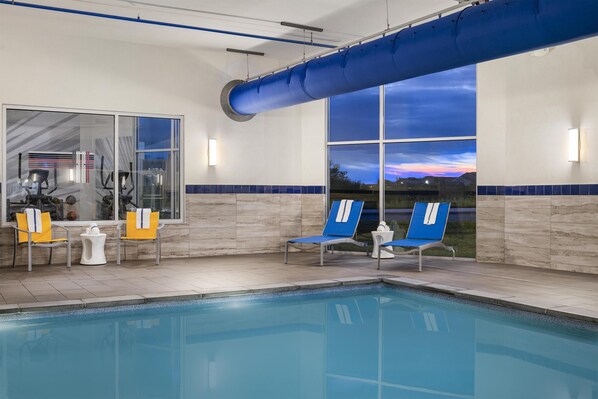 Indoor pool - GLō Best Western Dawley Farms In Sioux Falls (Sioux Falls)