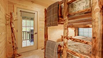 4 bedrooms, free WiFi, bed sheets