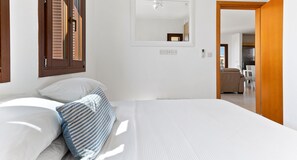 1 habitación, tabla de planchar con plancha, wifi y ropa de cama 