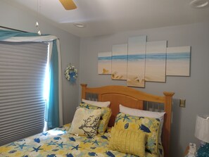 2 bedrooms, iron/ironing board, free WiFi - Cute and Comfy Cottage - 1 Mile to Wells Beach & 3 Miles to Ogunquit Beach! (Wells)