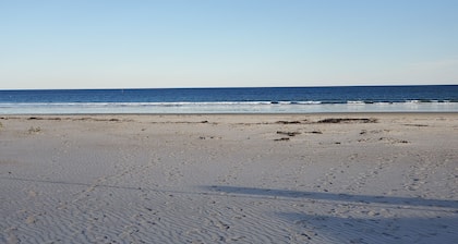 Cute and Comfy Cottage - 1 Mile to Wells Beach & 3 Miles to Ogunquit Beach!
