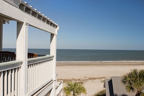 Plage, chaises longues