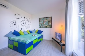2 bedrooms, desk, iron/ironing board, free WiFi