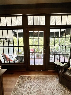 50 inci sebuah televisyen pintar dengan kabel, TV, Netflix