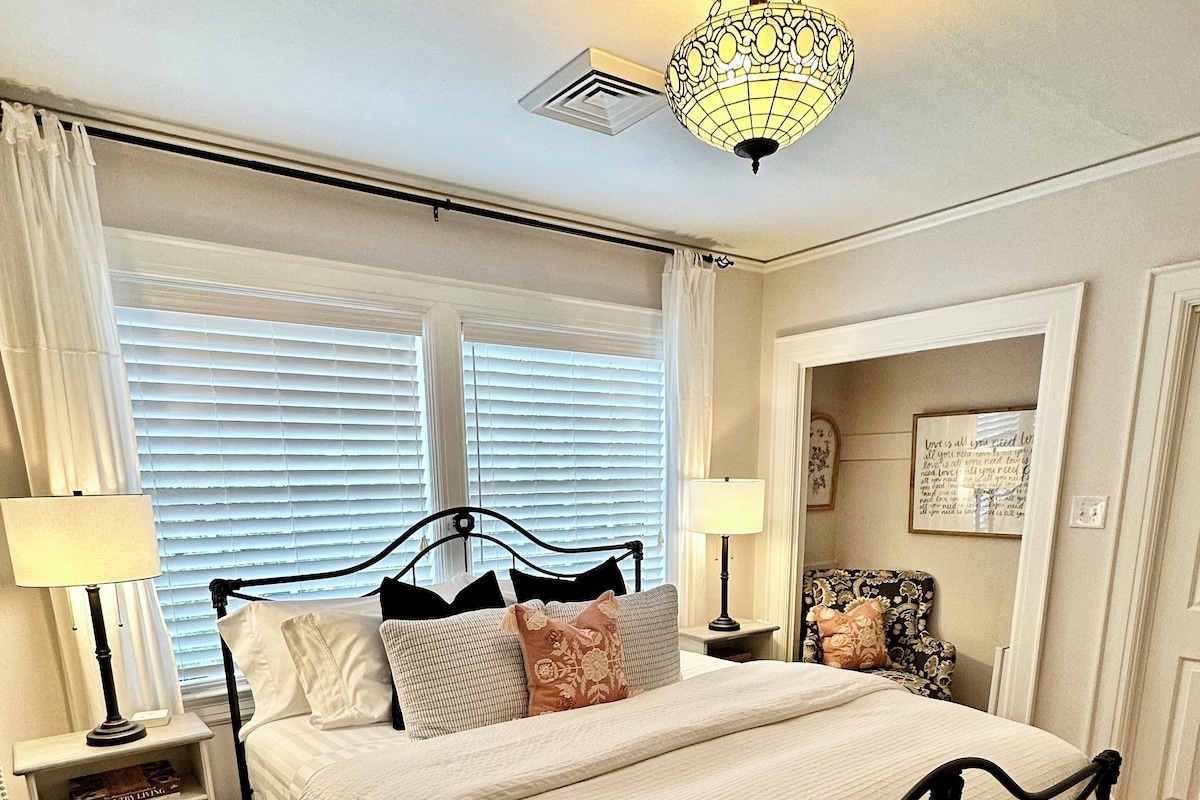 The Farmhouse Room