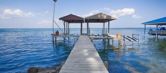 Phil's Paradise at Perry Point: Pet Friendly + Seneca Lake Wine Trail Retreat!