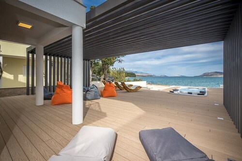 direkt am Strand in der Nachbarbucht vom Zrce Partystrand