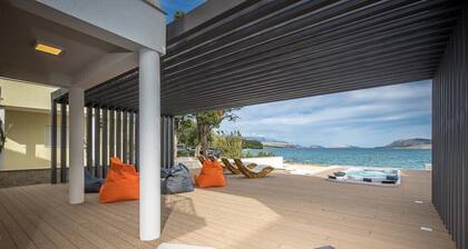 direkt am Strand in der Nachbarbucht vom Zrce Partystrand