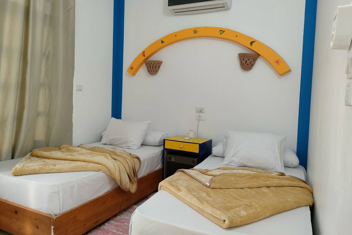 Habitación Confort con 1 cama matrimonial o 2 individuales | 2 habitaciones, decoración personalizada y ropa de cama