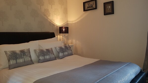 Apartment, 2 Bedrooms | Individually decorated, individually furnished, blackout drapes