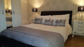 Appartement, 2 chambres | Décoration personnalisée, ameublement personnalisé, rideaux occultants