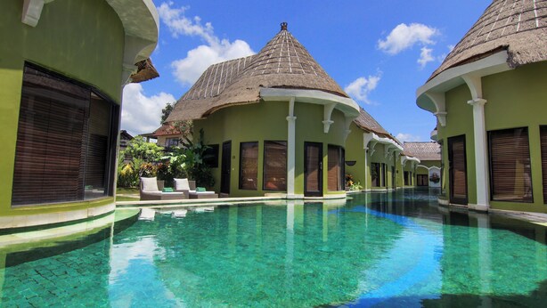 A resort with a clear pool, thatched-roof buildings, and a calm atmosphere. - 1BR Lagoon Villa in Seminyak, 35sqm Pool view, 5 mnts walk to shopping area (Kuta)