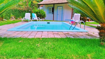 Sæsonbestemt udendørs pool