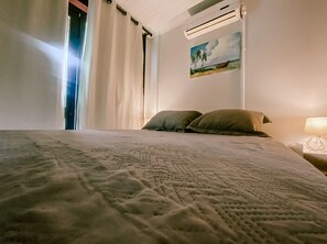 Premier Studio | Desk, laptop workspace, blackout drapes, iron/ironing board - Garden 437 (Florianópolis)