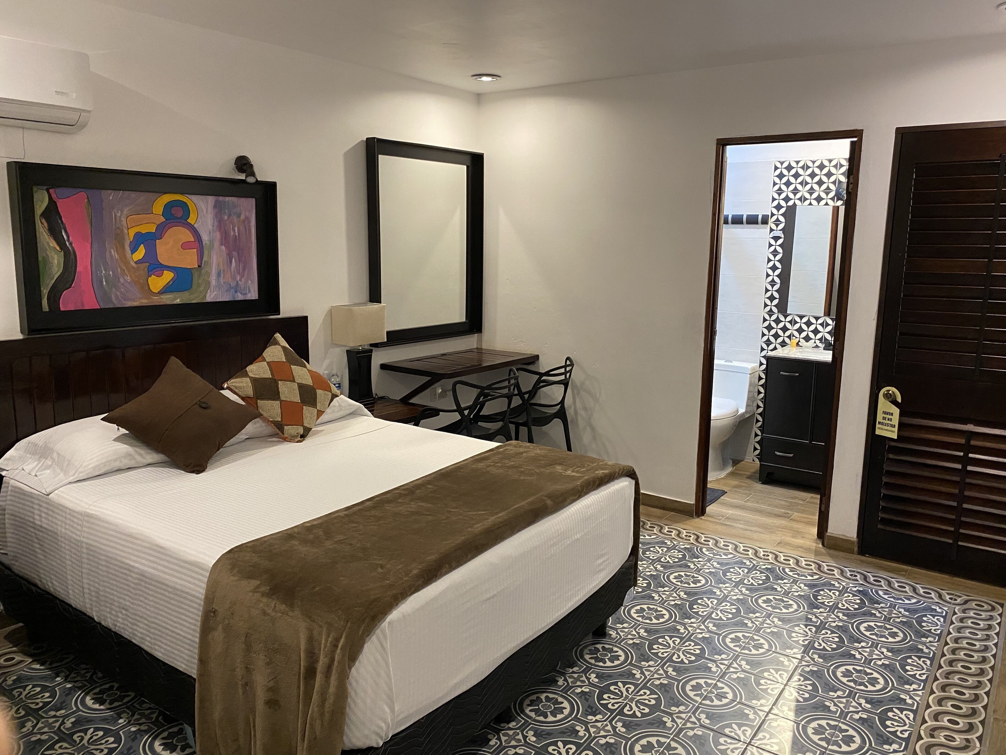 deluxe room, 1 queen bed | iron/ironing board, free wifi, bed sheets