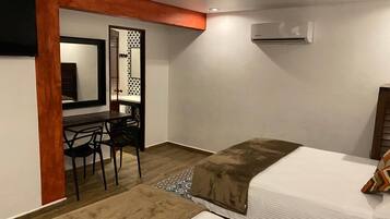 Ferros/tábuas de passar roupa, Wi-Fi de cortesia, roupa de cama