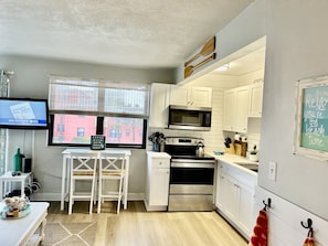 Fridge, microwave, oven, stovetop - Oceanview balcony and heated pool! (St Pete Beach)