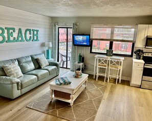 Smart TV - Oceanview balcony and heated pool! (St Pete Beach)