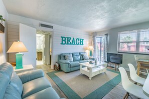 Smart TV - Oceanview balcony and heated pool! (St Pete Beach)