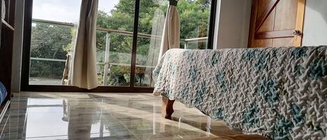 Double Room, 1 Queen Bed | Premium bedding, down comforters, pillowtop beds, soundproofing