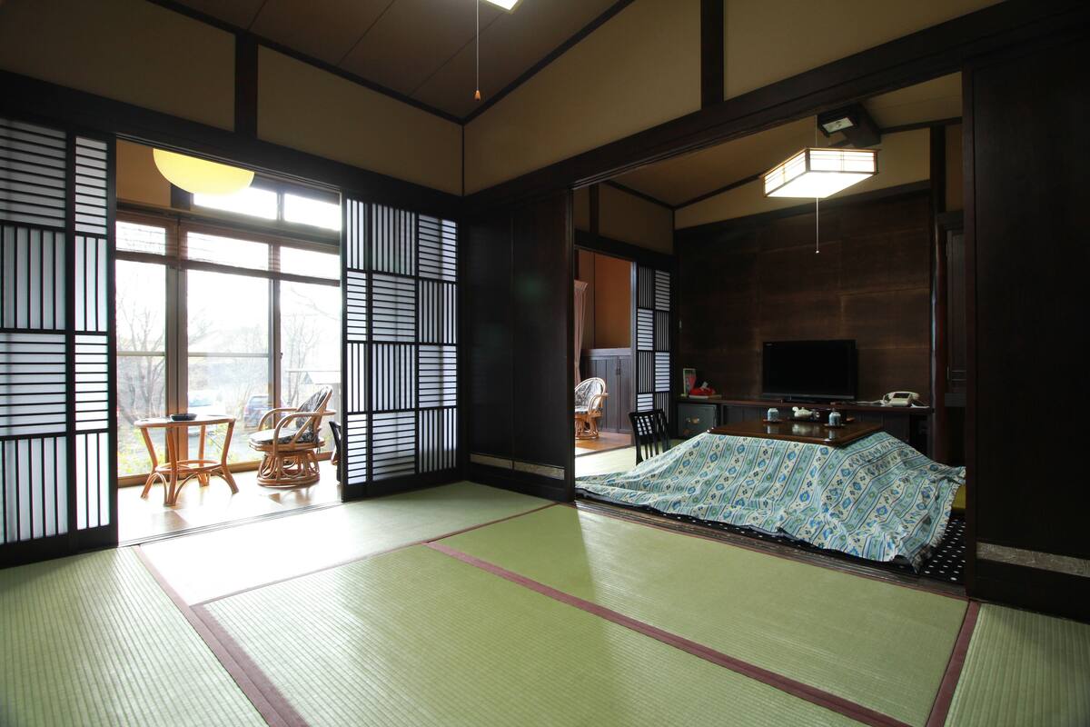 Japanese Style Room for 6 Guests with Shared Toilet
