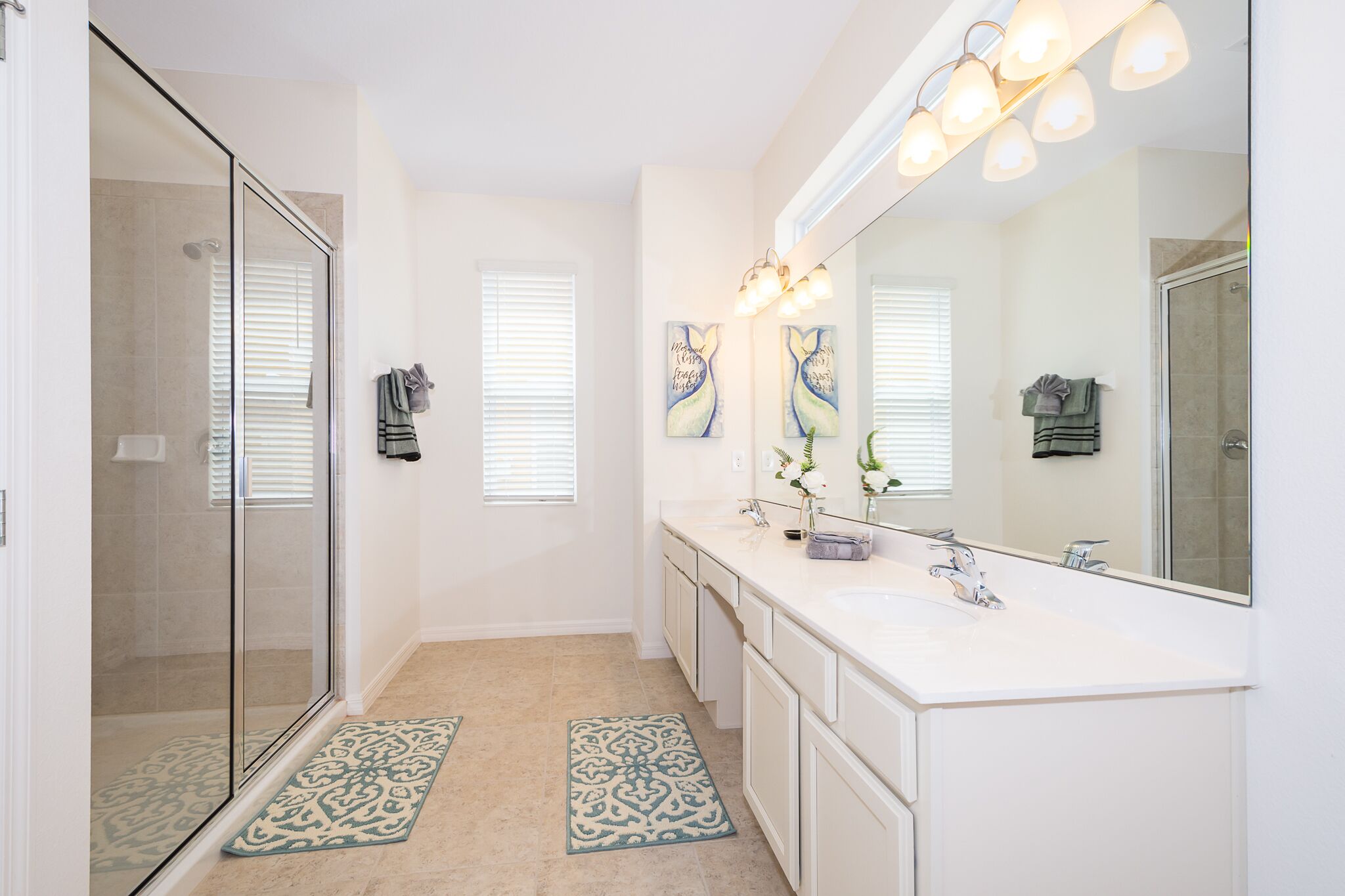 combined shower/bathtub, hair dryer, towels, soap