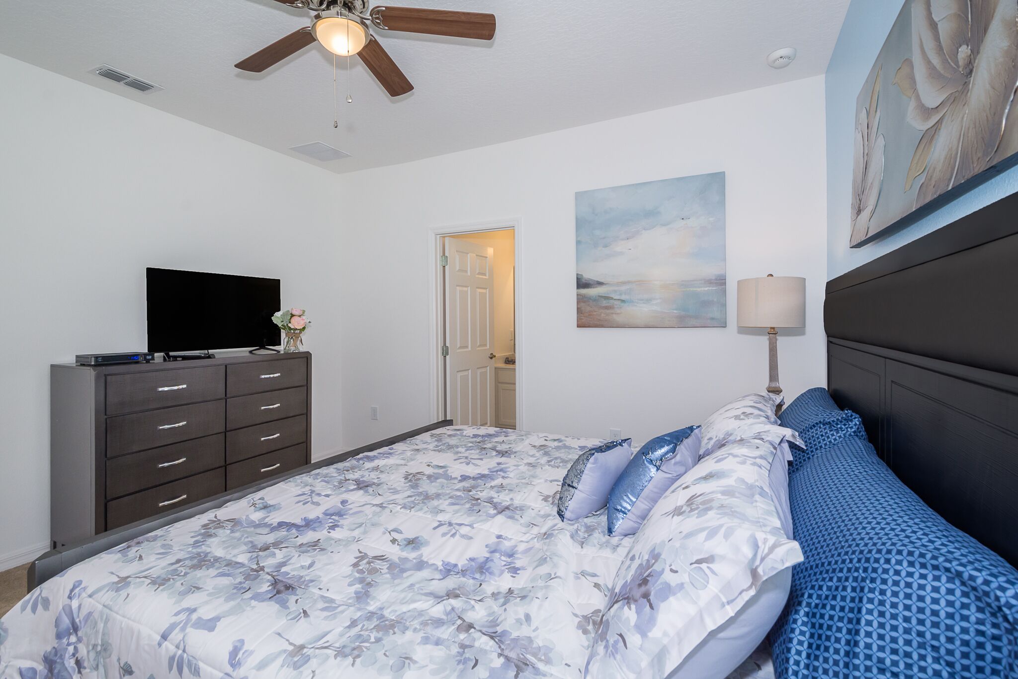 11 bedrooms, iron/ironing board, free wifi, bed sheets